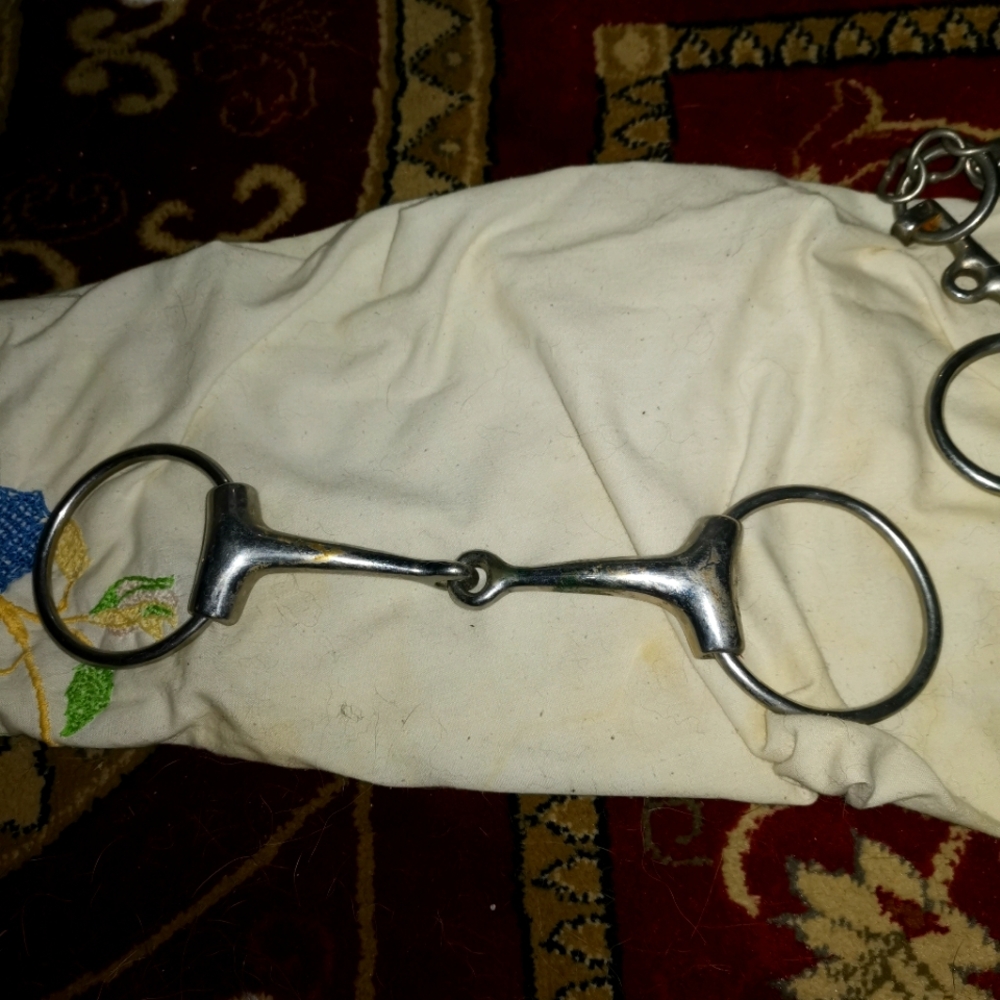 O ring jointed snaffle bit